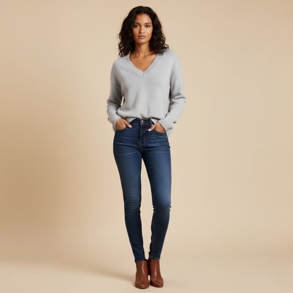Aritzia Womens Small Talula Vneck Merino  Wool Grey Sweater